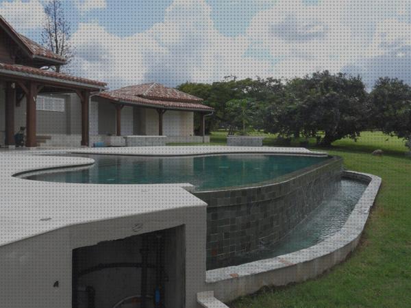 Review de piscina en pendiente