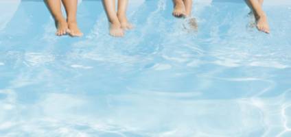 ¿Cómo elegir el limpiafondo más adecuado para tu piscina desmontable?